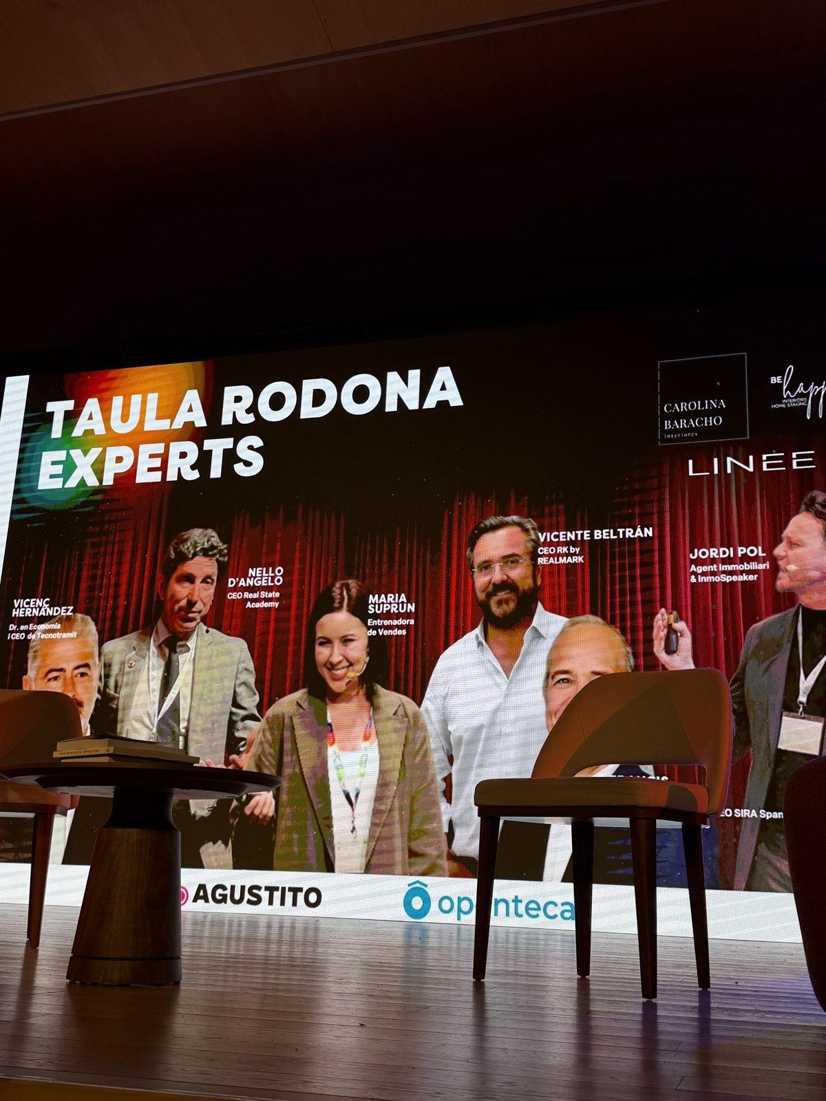 María Suprun en la mesa redonda Taula Rodona Experts
